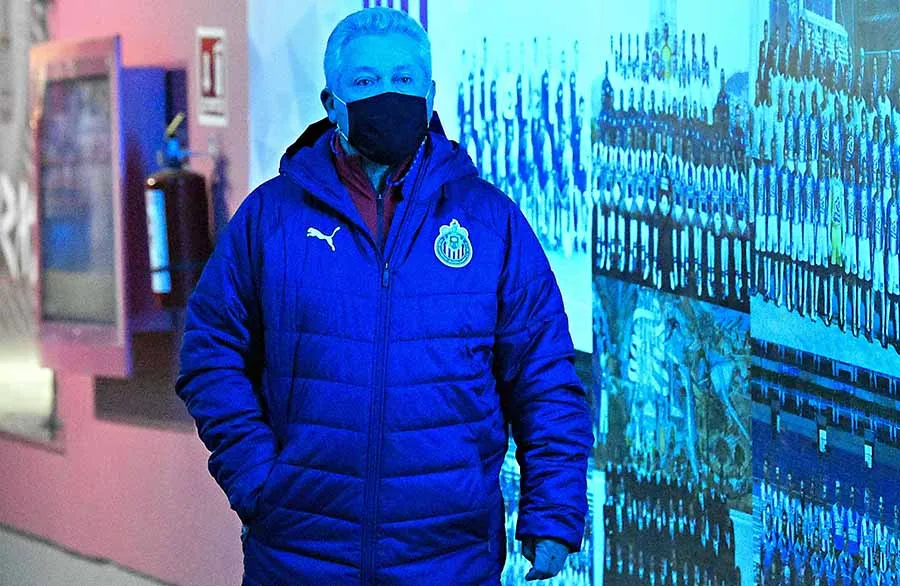 Víctor Manuel Vucetich antes del duelo ante los Tuzos