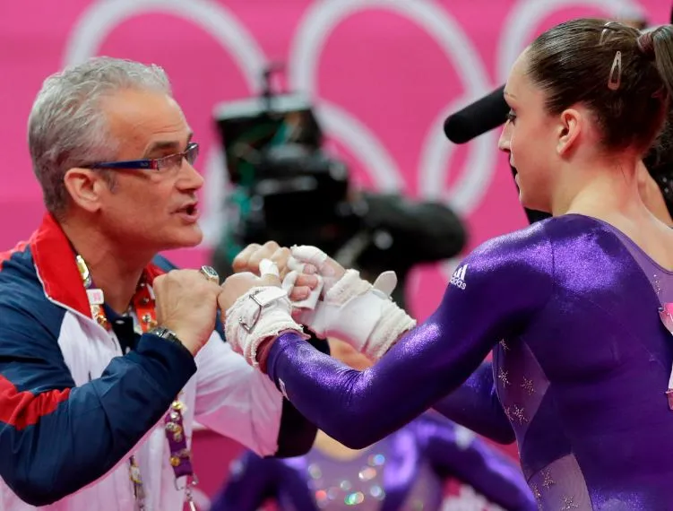 Geddert felicita a su gimnasta