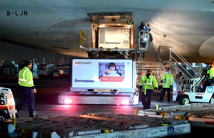 EFE Llegada de nuevo lote de vacunas