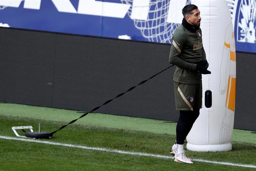 EFE El mexicano en una práctica con los colchoneros