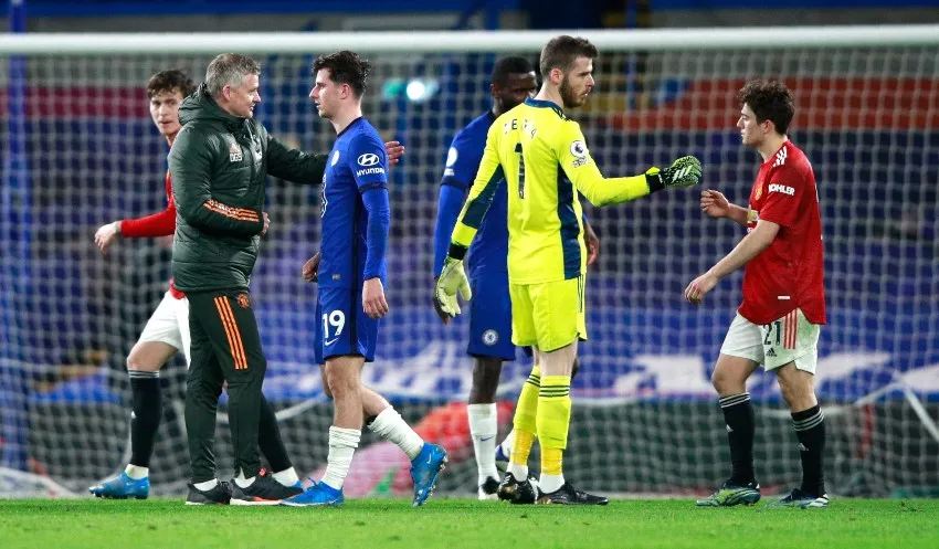 AP Jugadores del Chelsea y el Manchester United tras el fin del encuentro