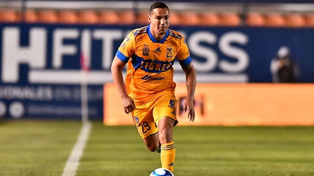 Dueñas en un partido con Tigres