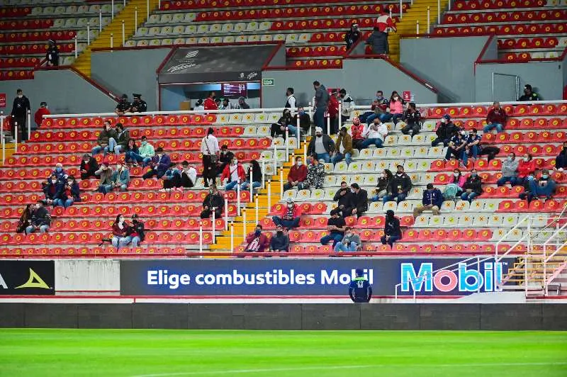 Afición en Estadio Victoría