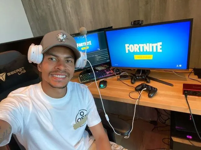 INSTAGRAM @dele Dele Alli previo a una partida de Fortnite