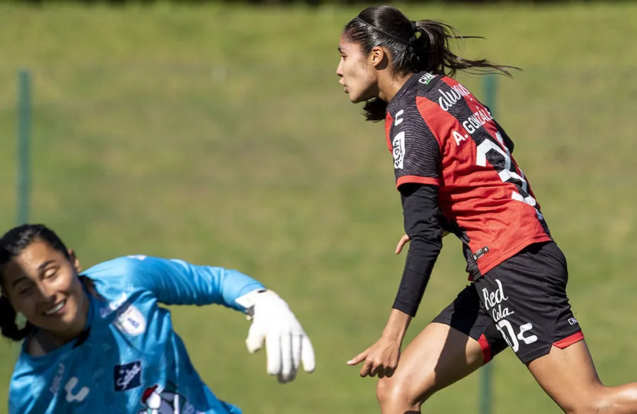 González celebra anotación ante Pachuca