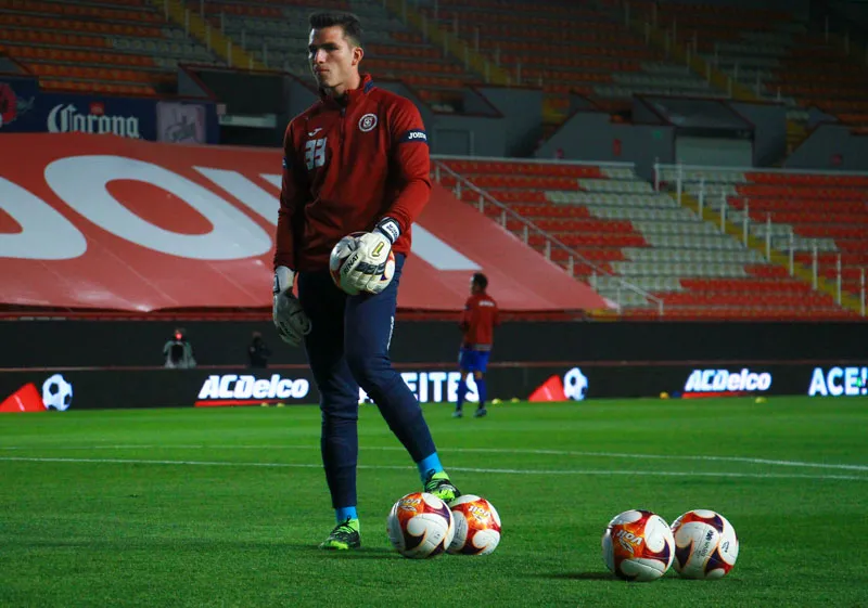 Sebastián Jurado en el calentamiento antes de un partido