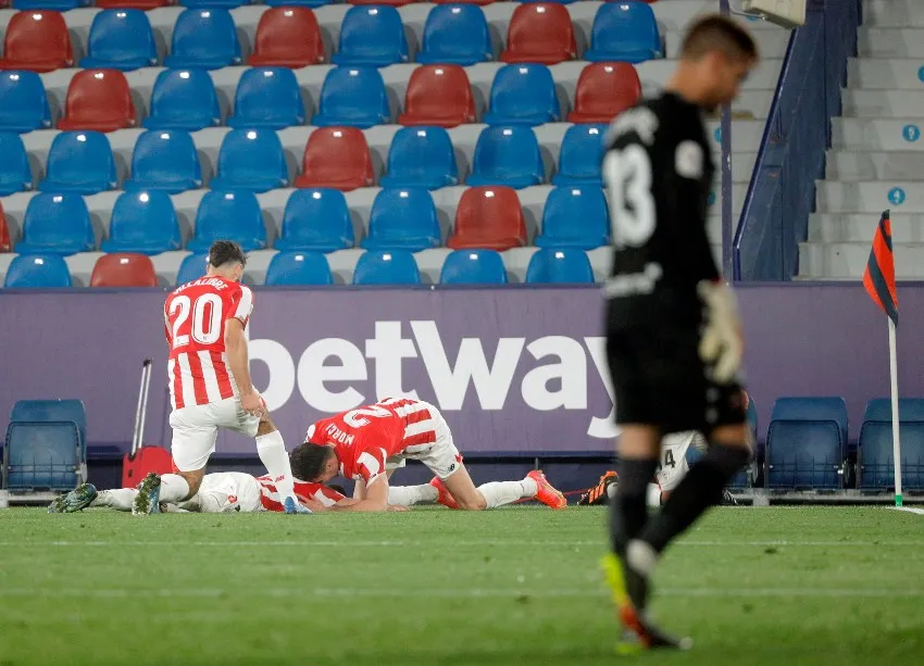 Jugadores del Athletic festejando un gol a favor