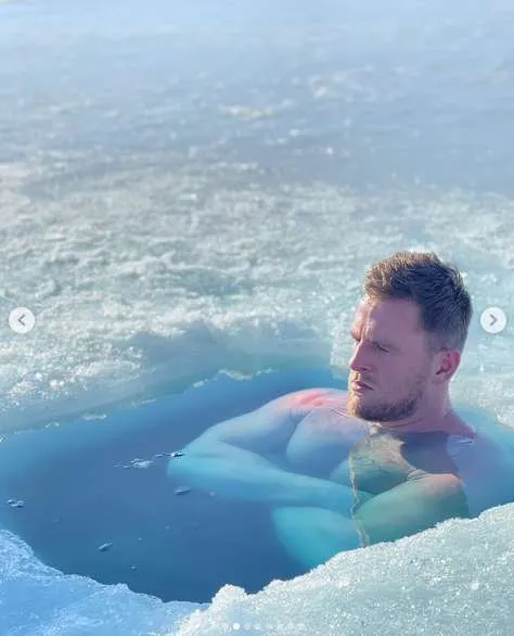 JJ Watt en la tina de hielo