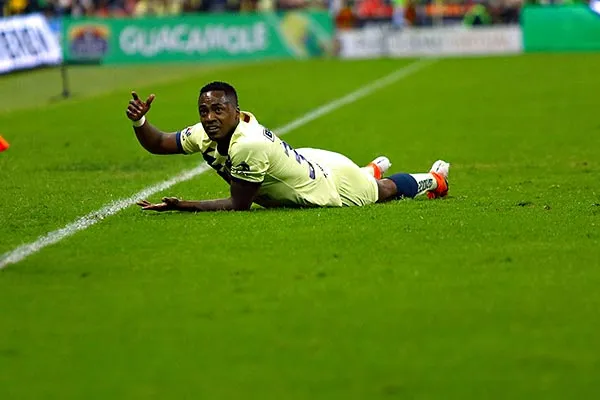 El exvolante de América en un partido ante Morelia