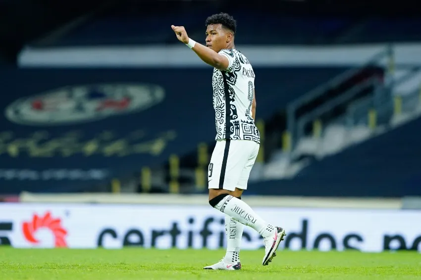 IMAGO7 Roger Martínez en un partido con el América