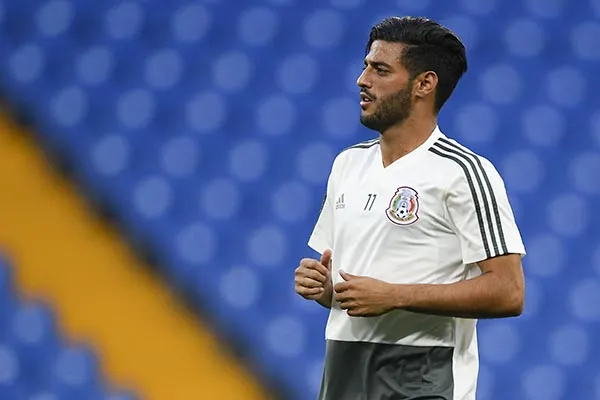 Carlos Vela en un entrenamiento con el Tri