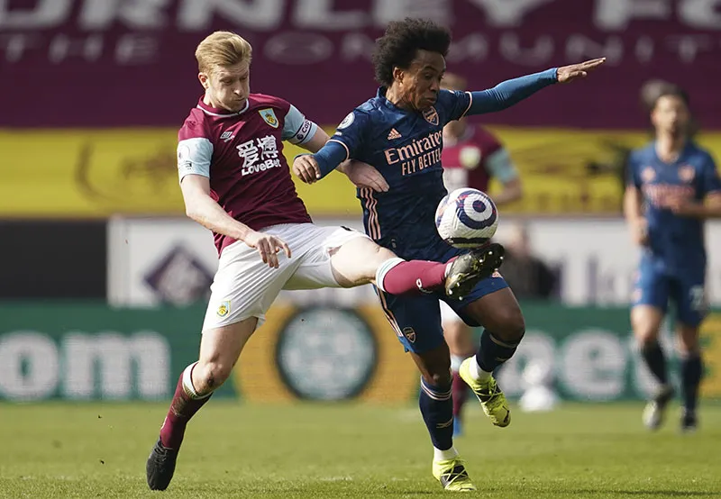Willian durante el duelo ante Burnley