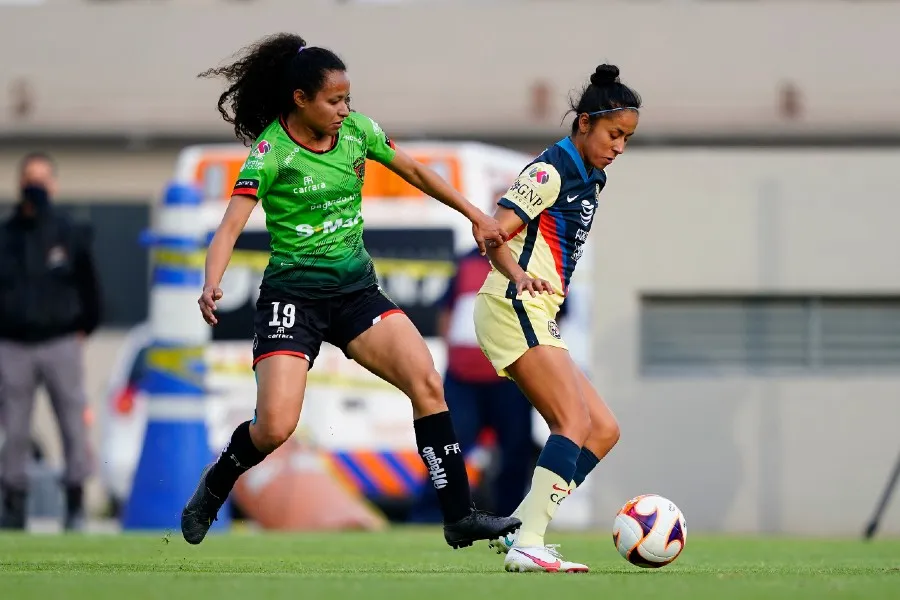 Atzimba Casas durante un partido con Juárez