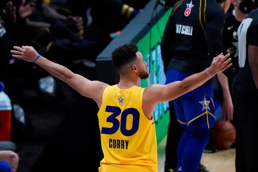 AP Stephen Curry ganó el Torneo de Triples 2021