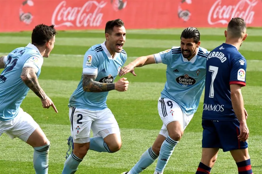 Jugadores del Celta celebran gol vs Huesca