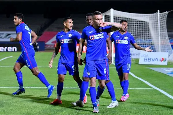 IMAGO7 Jonathan Rodríguez en festejo con Cruz Azul