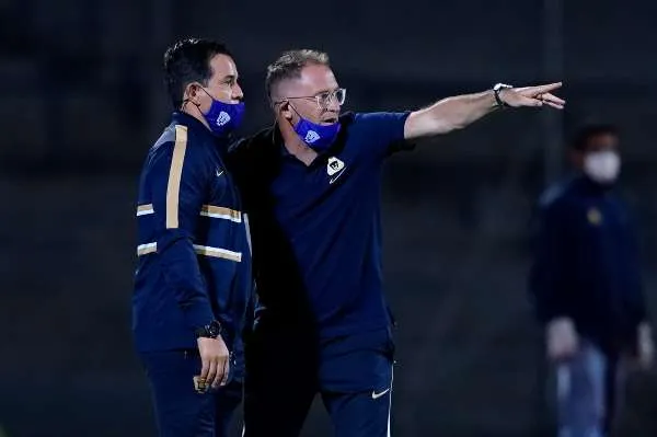 Israel López, auxiliar técnico, y Andrés Lillini