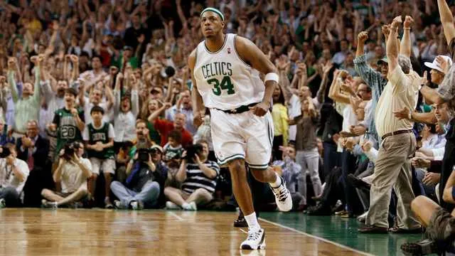 AP Paul Pierce, en juego con los Celtics