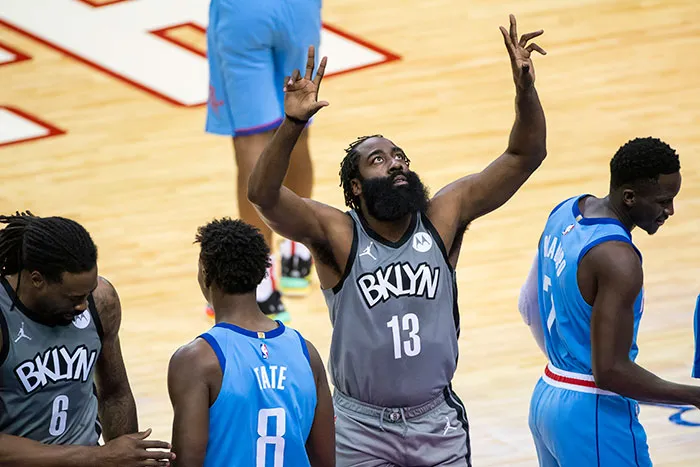 AP James Harden festeja con Brooklyn