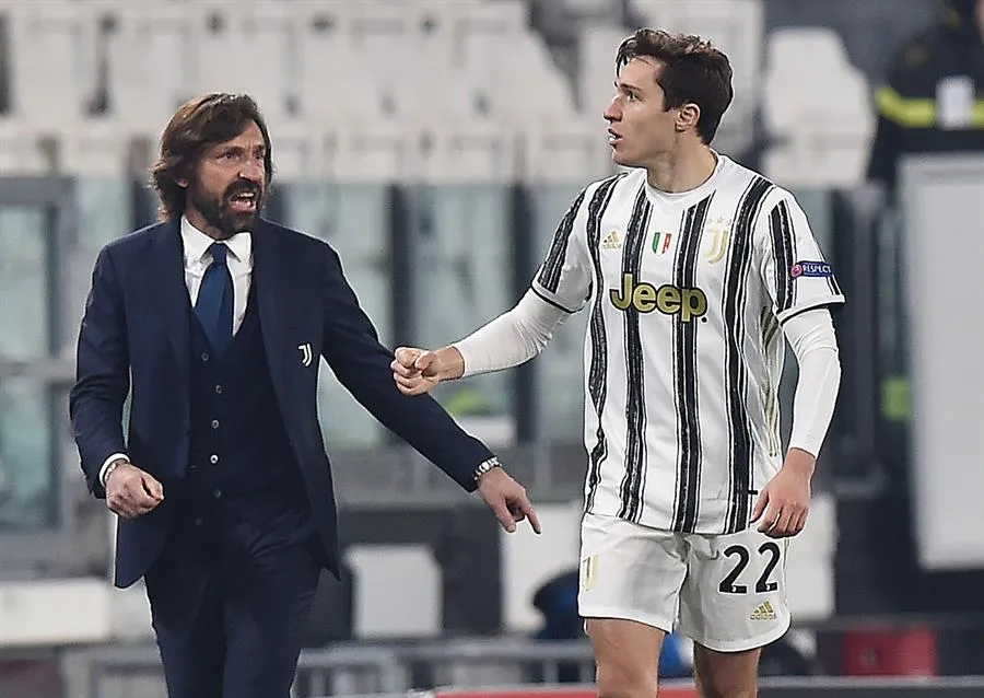 Pirlo dirige las acciones de la Juve
