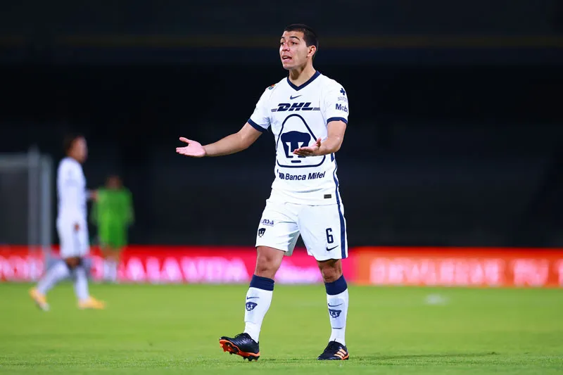 IMAGO7 Erik Lira en un partido con el club universitario