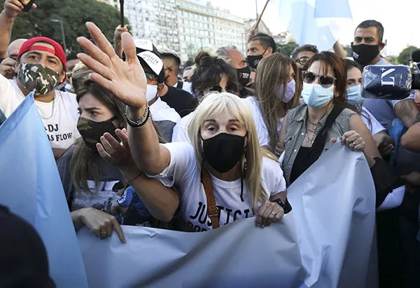 AP Claudia Villafañe y Dalma Maradona