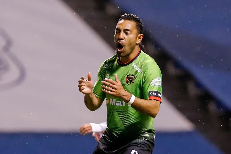 IMAGO7 El centrocampista lamenta una acción