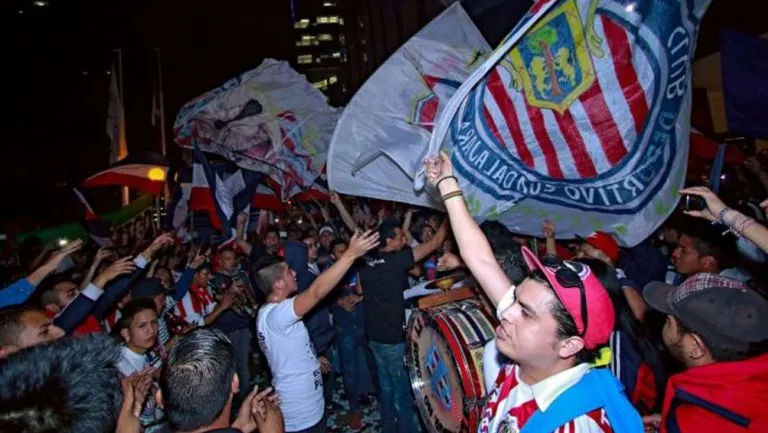 Aficionados de Chivas en el estadio