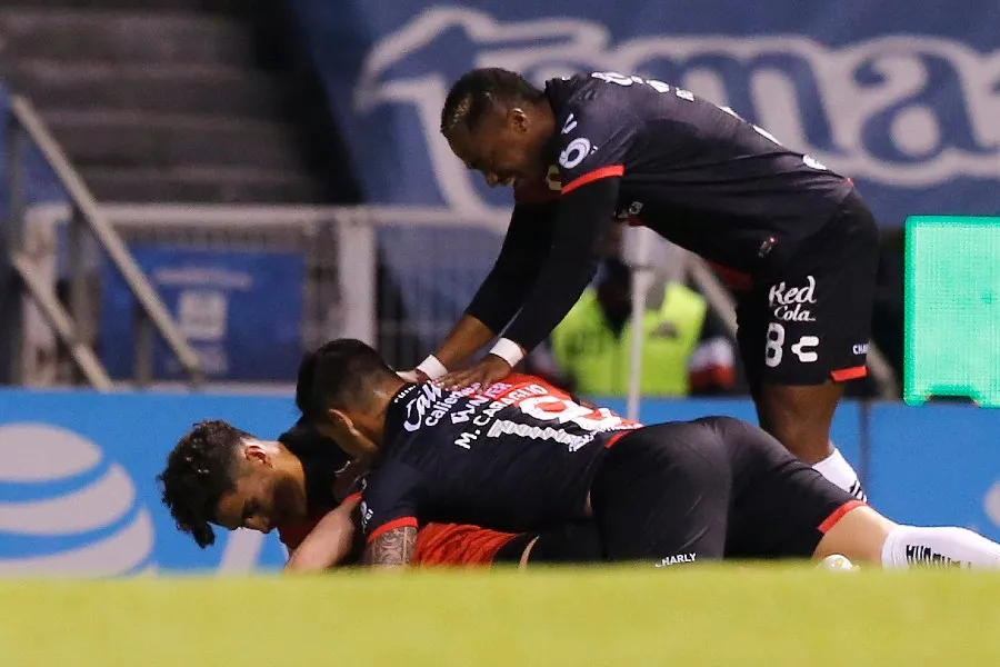 Jugadores de Atlas celebran gol vs Puebla