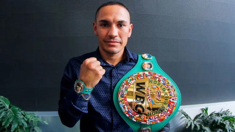 'Gallo' Estrada, Campeón Mundial Supermosca