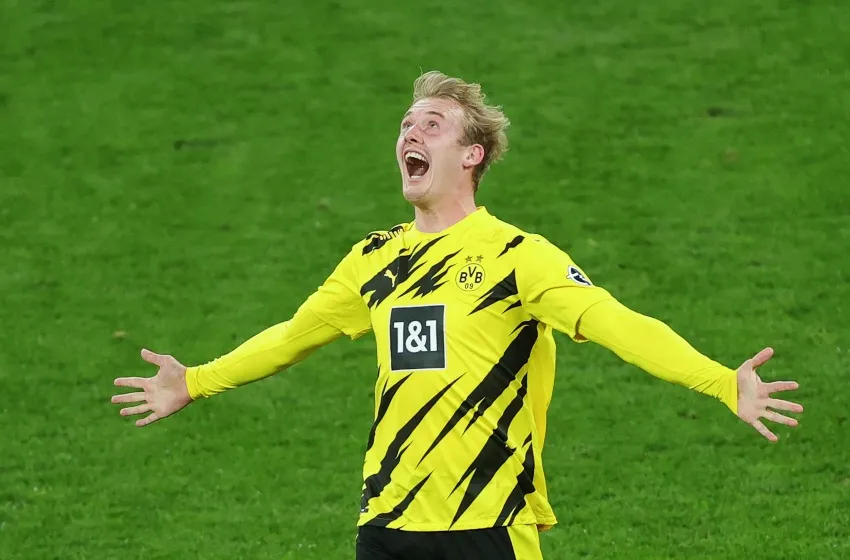 Julian Brandt festejando un gol a favor