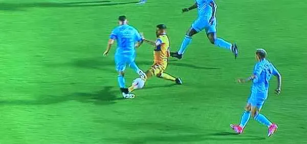 Entrada de Javier Aquino a Piloto Jiménez