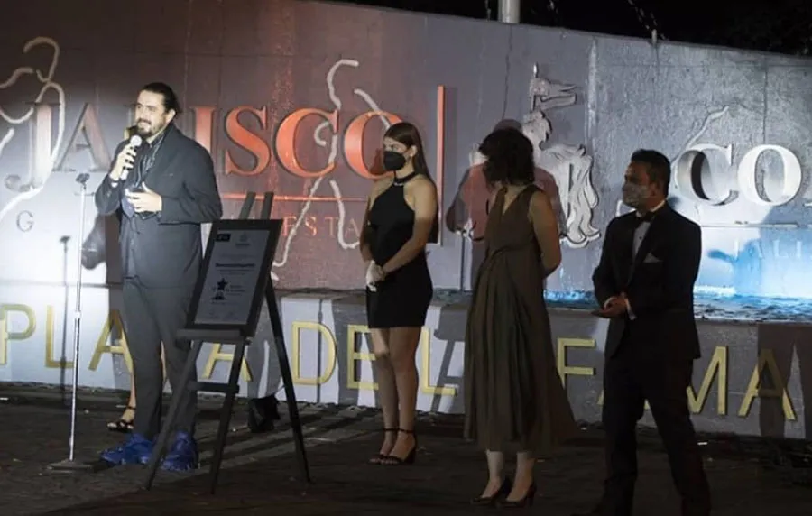 INSTAGRAM @amaury_vergara Amaury Vergara en ceremonia