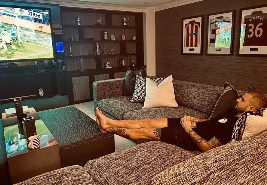 INSTAGRAM @kylewalker2 Walker buscó seguridad en su casa