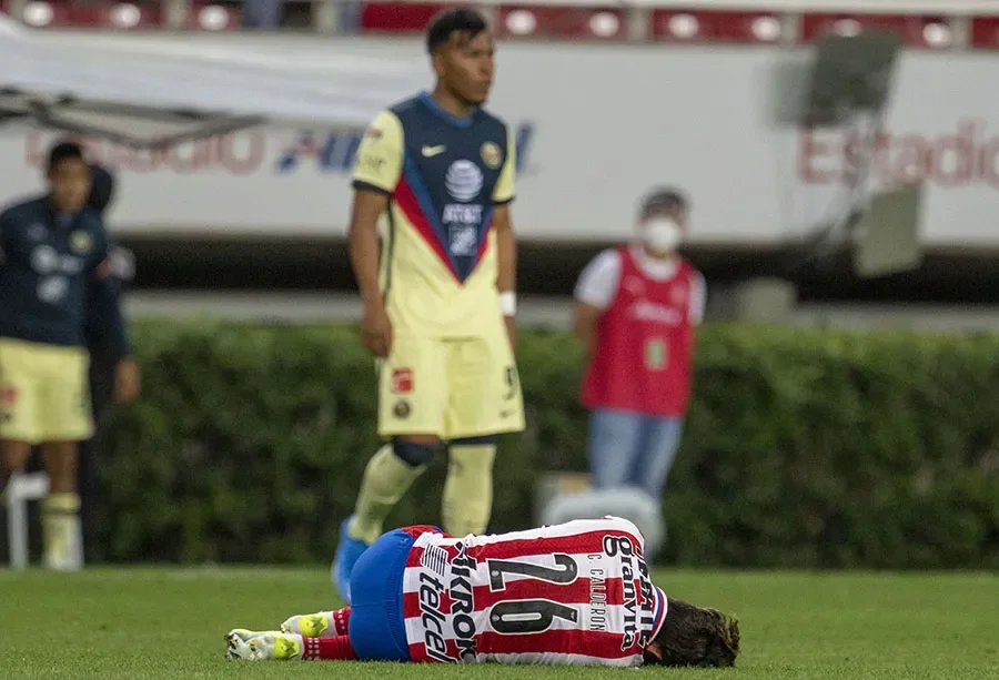 Calderón en el suelo por lesión