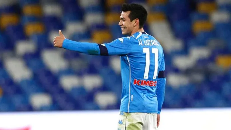Chucky Lozano jugando con Napoli