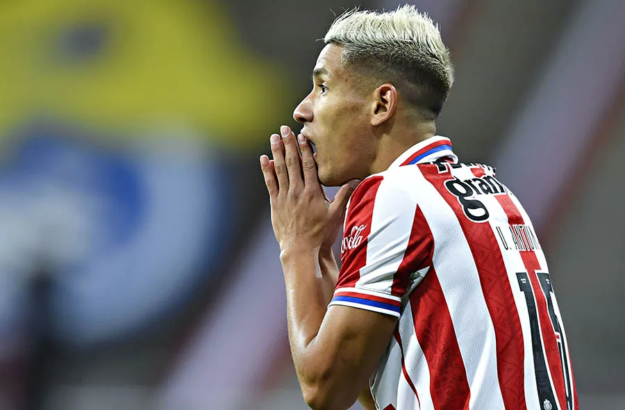 Uriel Antuna se lamenta en juego ante América