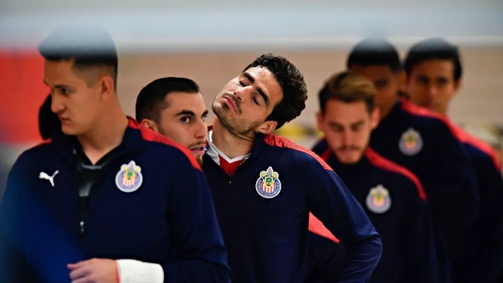 IMAGO7 Jugadores de Chivas antes de un partido