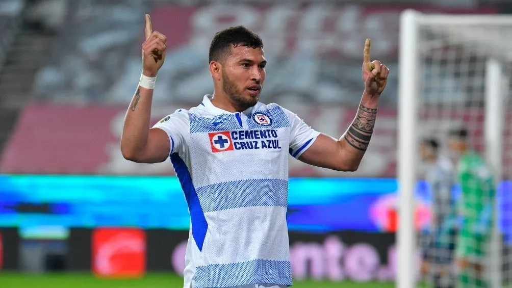 Escobar en un partido con Cruz Azul