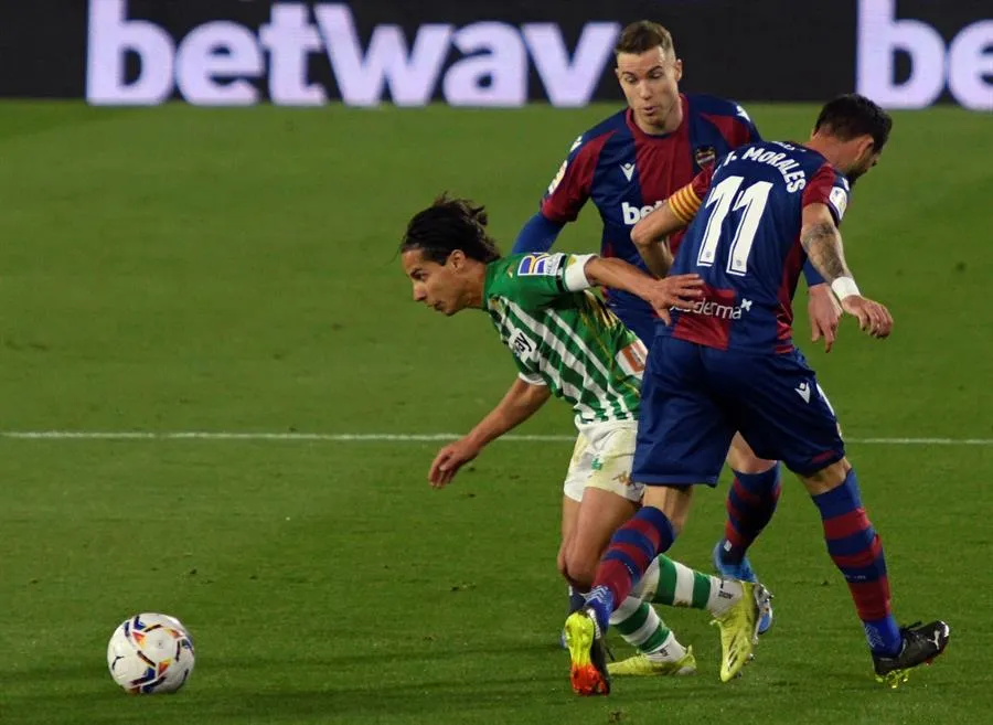 Diego Lainez en victoria vs Levante