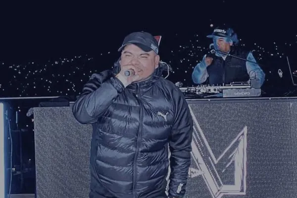 Mauricio Hernández durante un evento