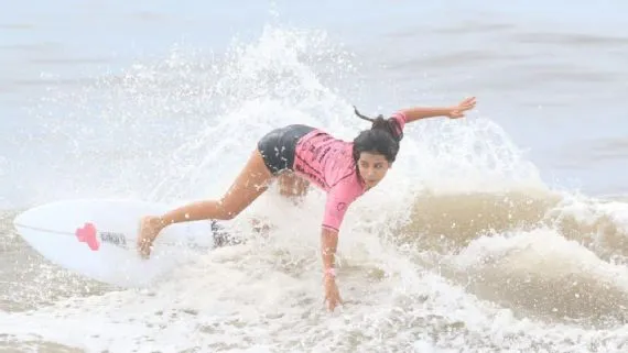 Katherine Díaz, domando una ola