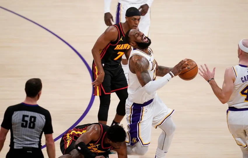 AP LeBron James en un partido de los Lakers