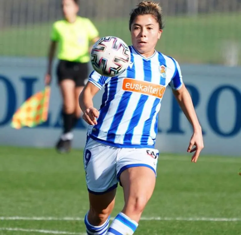 Kiana Palacios en festejo de gol