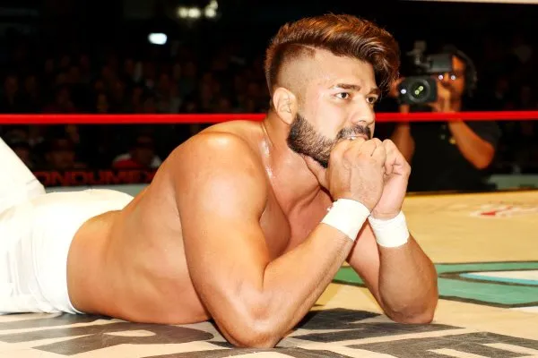 Andrade en evento de lucha