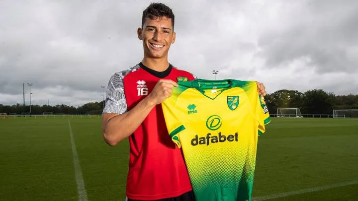 Sebastian Soto, en presentación con el Norwich City