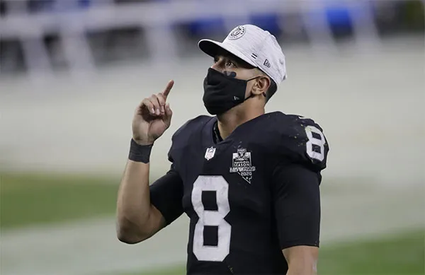 El quarterback suplente de Derek Carr