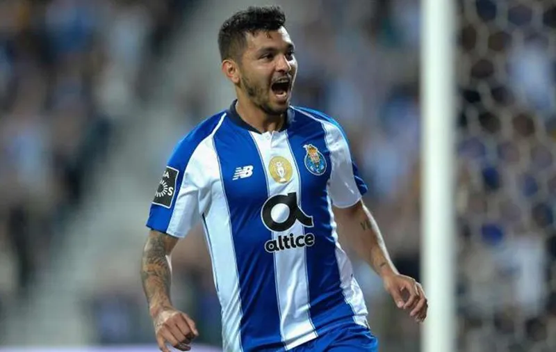 EFE Tecatito Corona festeja un tanto con el Porto