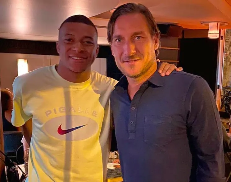 Mbappé y el excapitán de la Roma