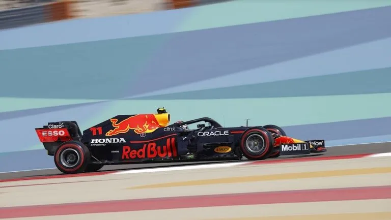 EFE Checo Pérez durante una práctica con Red Bull